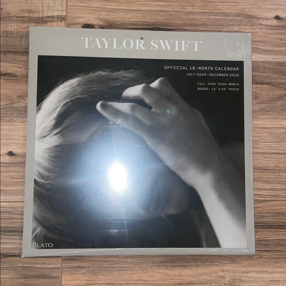 Taylor Swift 2026 Calender - Picture 12 of 16